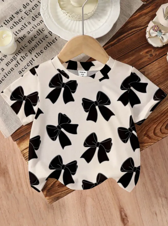 [20261730] Young Girl Butterfly Print Round Neck Short Sleeve T-Shirt